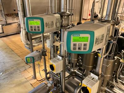 Overview picture of 2014 Siemens sitrans f m mag mag 6000 Flowmeter (2x)